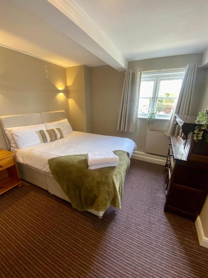 The Unicorn Inn Newton Solney Eksteriør billede