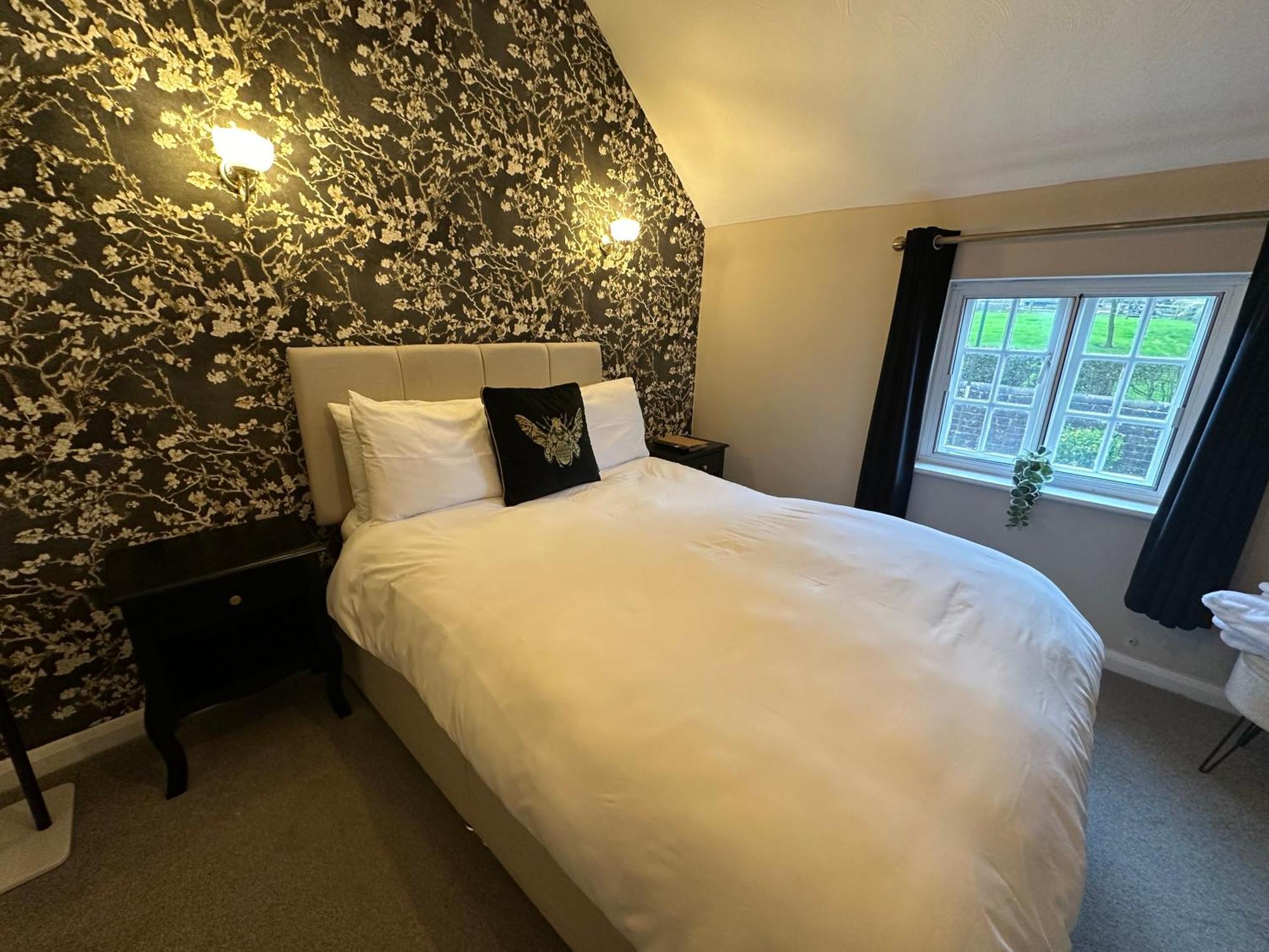The Unicorn Inn Newton Solney Eksteriør billede