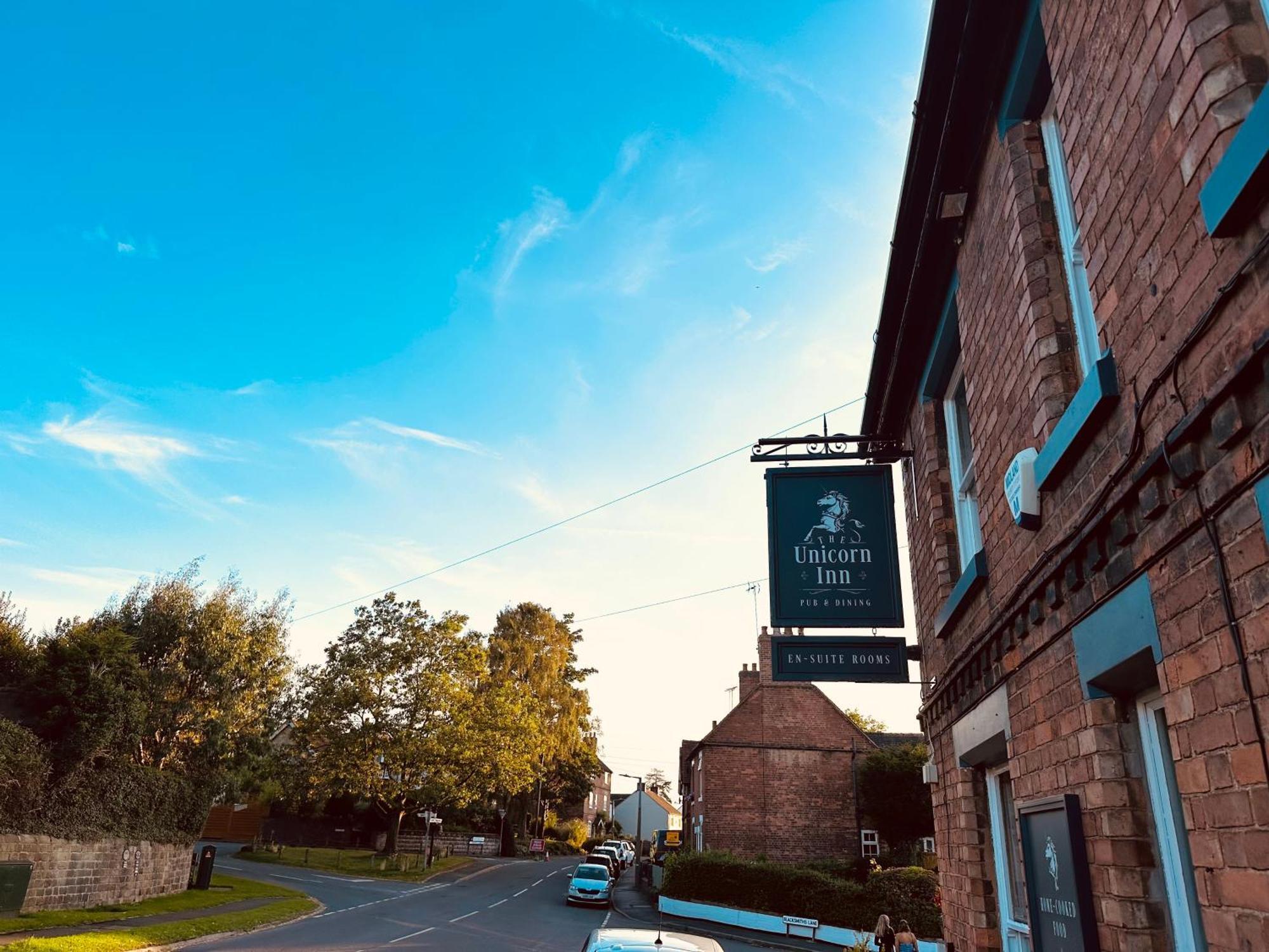 The Unicorn Inn Newton Solney Eksteriør billede