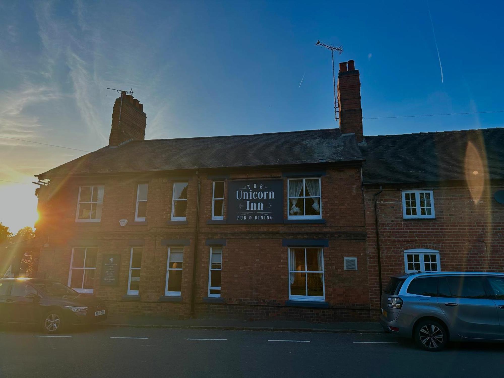 The Unicorn Inn Newton Solney Eksteriør billede