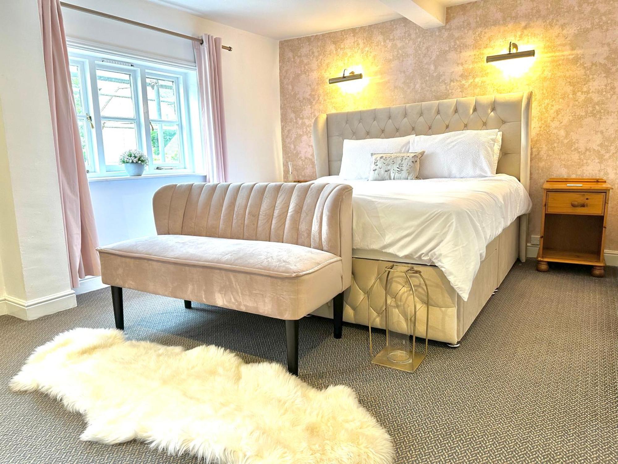 The Unicorn Inn Newton Solney Eksteriør billede