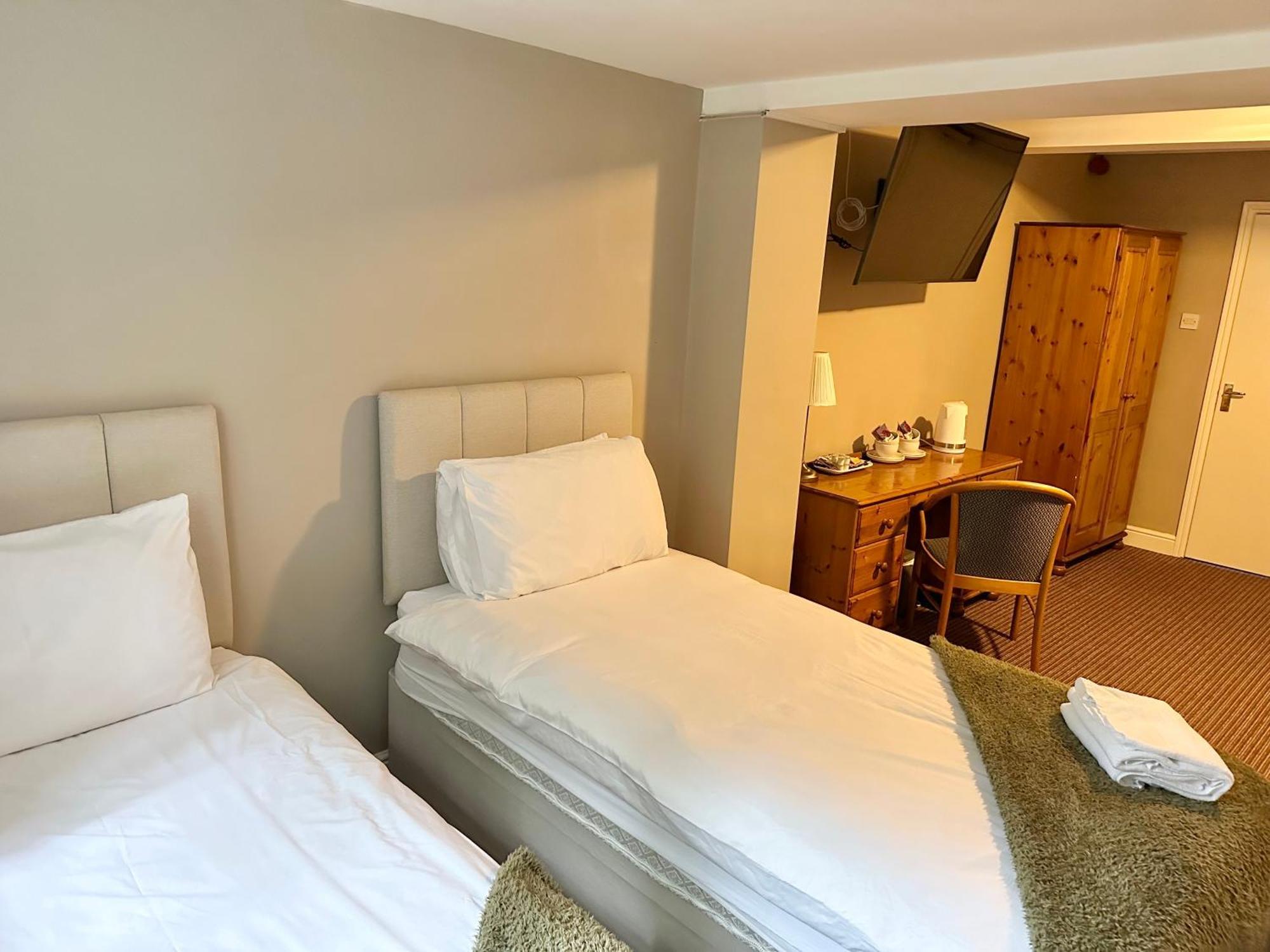 The Unicorn Inn Newton Solney Eksteriør billede